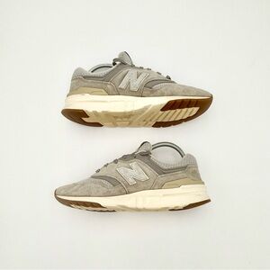 New Balance Men's Gray and Cream Sneakers